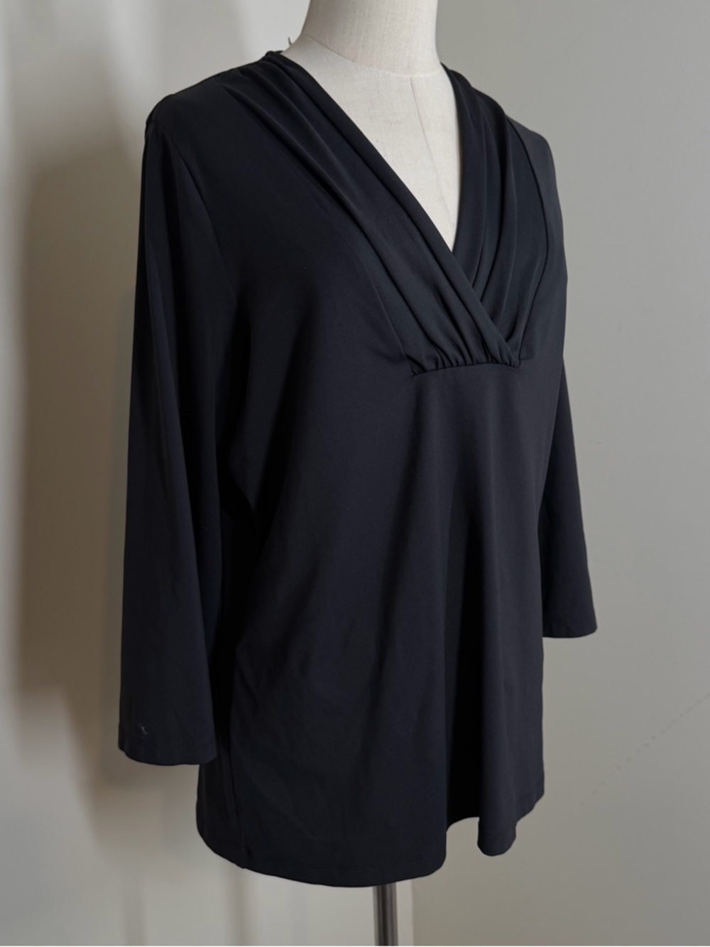 Doncaster Women’s Black - SZ Large - 3/4 Length Sleeves Smooth Top